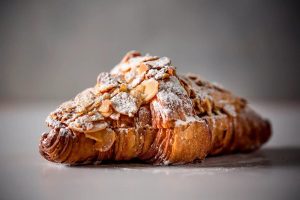 Круассан миндальный