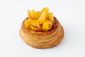 Слойка с абрикосом, кинзой и лаймом