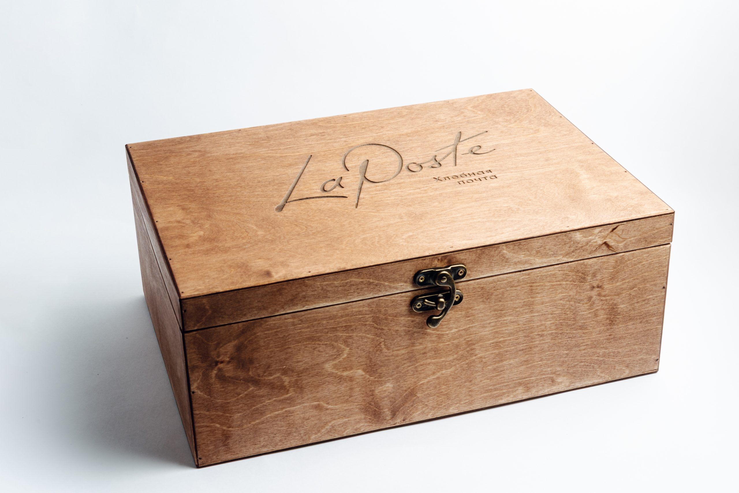 Деревянный бокс с гравировкой La Poste