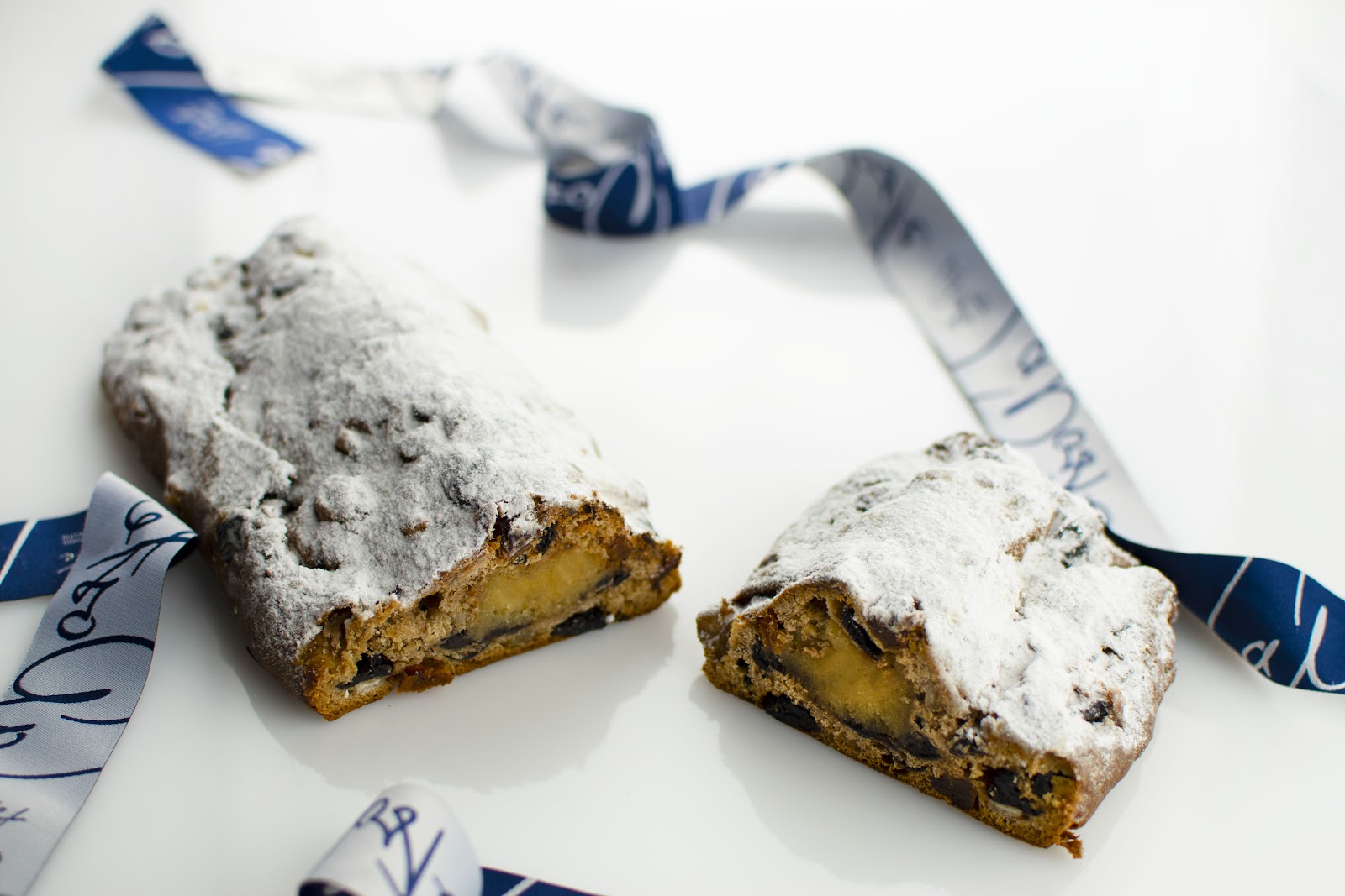 Штоллен с курагой, черносливом и инжирным марципаном