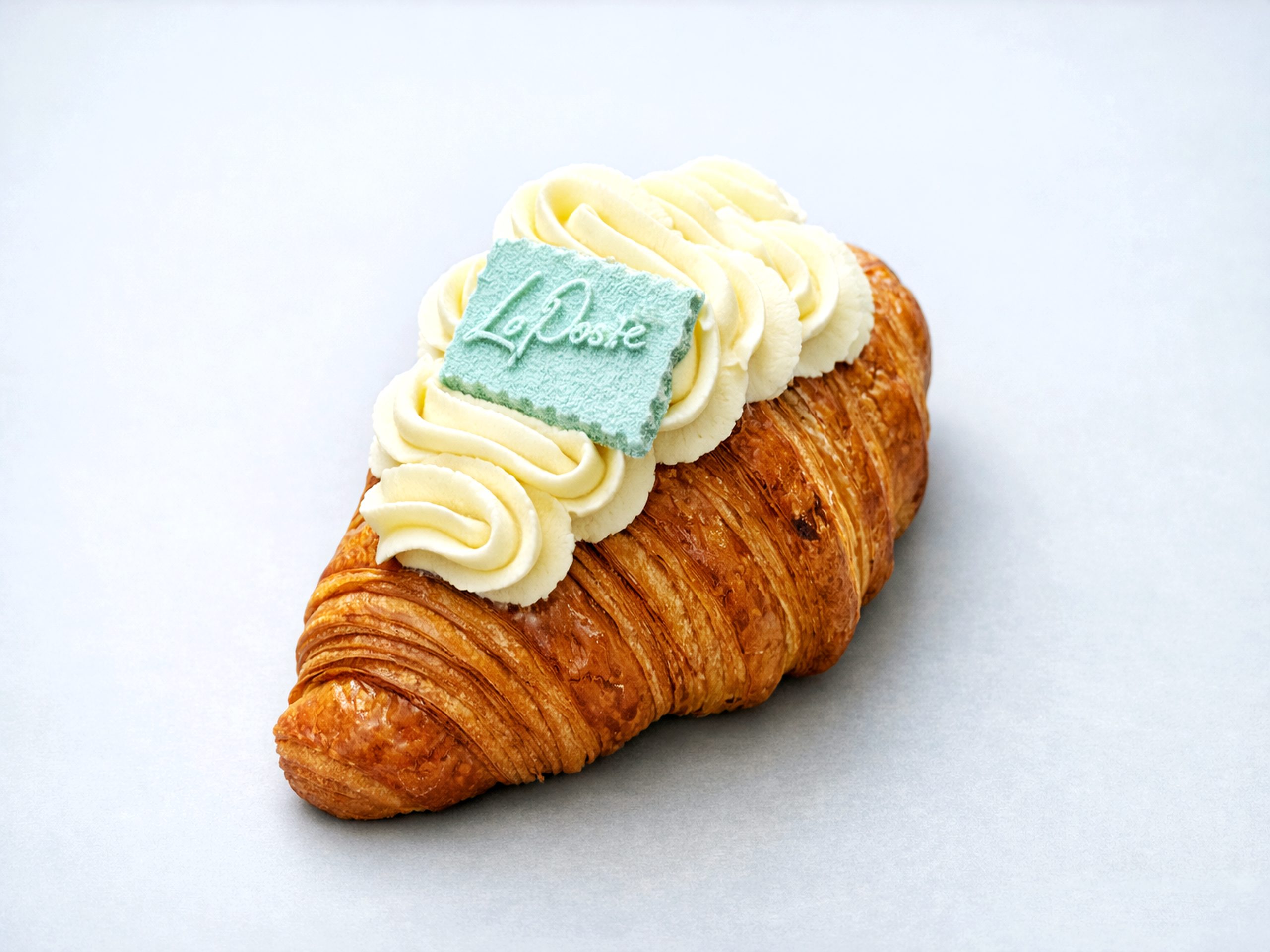 Круассан почтовый со смородиной