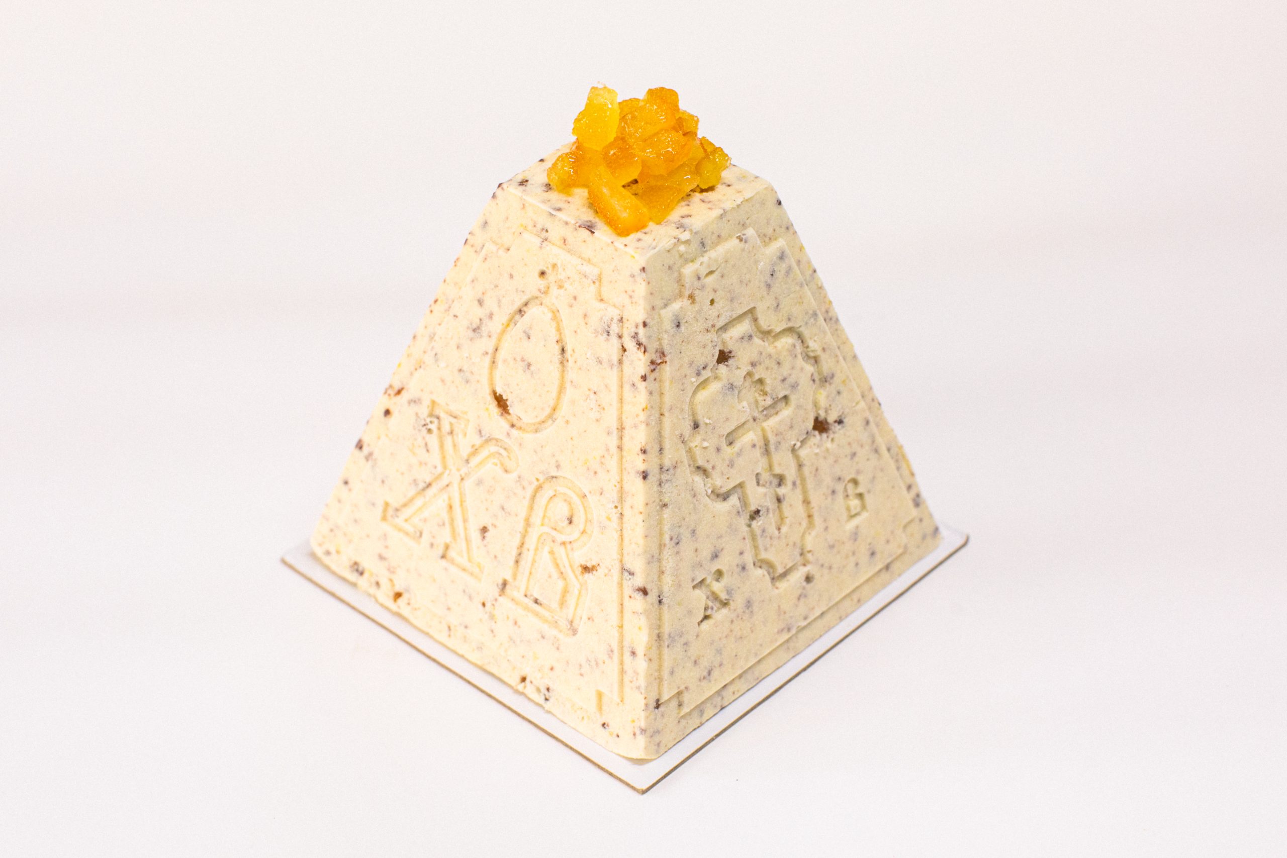 Пасха творожная с апельсиновыми цукатами и бин-ту-бар шоколадом